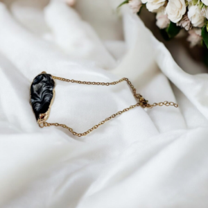 Alternative view of Βραχιόλι με φυσική πέτρα αχάτη μαύρη φινιρισμένη με φύλλα χρυσού