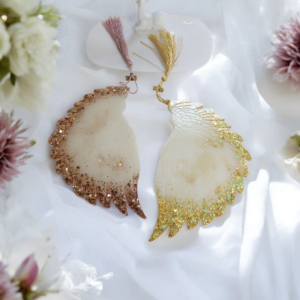 Χειροποίητο γούρι φτερό αγγέλου σε λευκό ασημί ή λευκό χρυσό από υγρό γυαλί