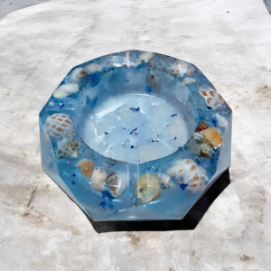 Alternative view of Χειροποίητο σταχτοδοχείο γαλάζιο με κοχύλια από υγρό γυαλί