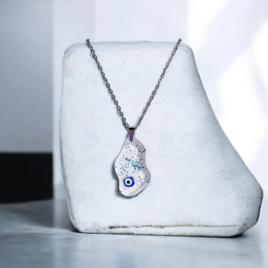 Χειροποίητο κολιέ από υγρό γυαλί με ματάκι και αλυσίδα από ατσάλι