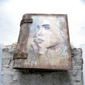 Κουτί βιβλίο με ντεκουπάζ και μικτές τεχνικές