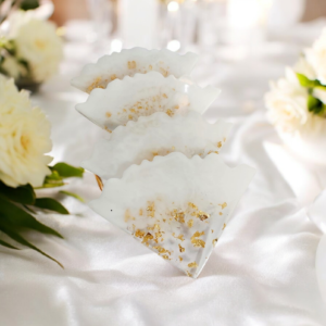 Σουβέρ λευκό με κομμάτια χρυσού από υγρό γυαλί