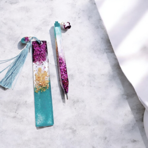 Σετ σελιδοδείκτης και στυλό από υγρό γυαλί τυρκουάζ, μωβ και φύλλα χρυσού