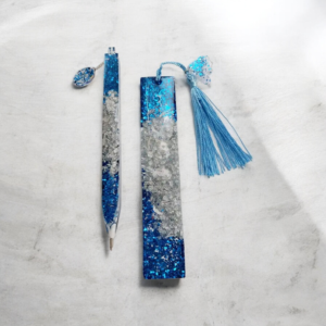 Σετ χειροποίητο στυλό και σελιδοδείκτης από υγρό γυαλί μπλε-ασημί