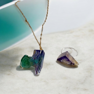 Χειροποίητο σετ από υγρό γυαλί, κολιέ σε πράσινο-μπλε με αλυσίδα και δαχτυλίδι