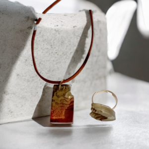 Χειροποίητο κολιέ πορτοκαλί από υγρό γυαλί