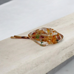 Χειροποίητο κλιπ μαλλιών από υγρό γυαλί με αποξηραμένα λουλούδια