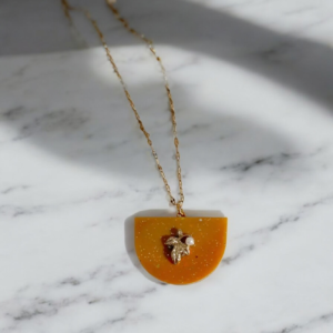 Κολιέ από υγρό γυαλί και μεταλλικό αμπελουργός