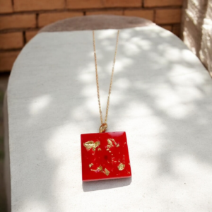 Alternative view of Κολιέ από υγρό γυαλί κόκκινο με φύλλα χρυσού