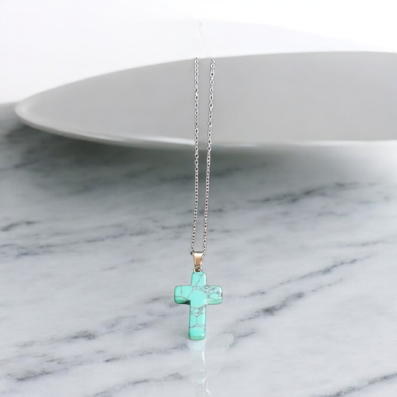 Κολιέ σταυρός από υγρό γυαλί με αλυσίδα