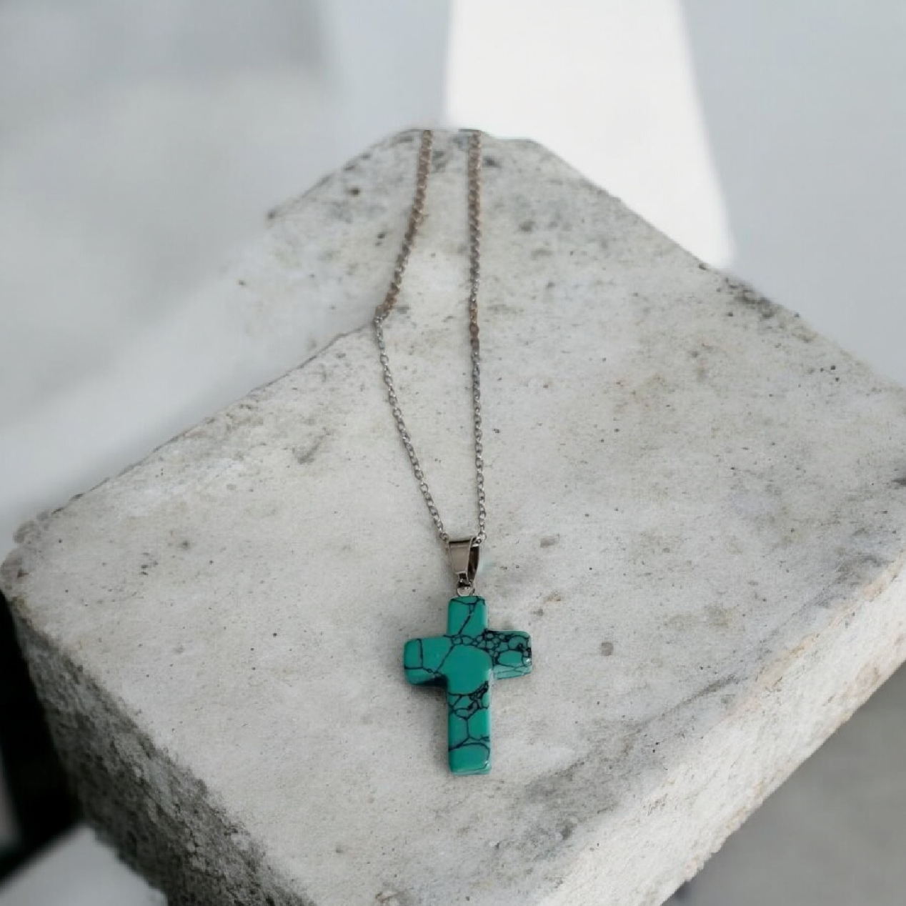 Κολιέ σταυρός από υγρό γυαλί με αλυσίδα - Image 7