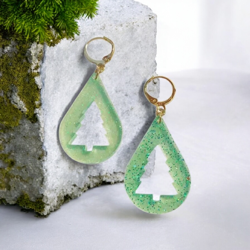 Χειροποίητα χριστουγεννιάτικα σκουλαρίκια από υγρό γυαλί, Έλατο Λαχανί