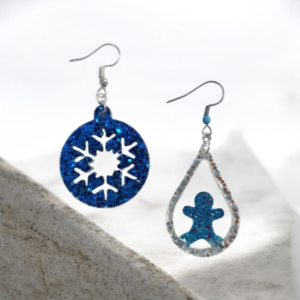 Χειροποίητα χριστουγεννιάτικα σκουλαρίκια από υγρό γυαλί, Νιφάδα-Ανθρωπάκι