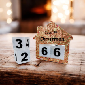 Χειροποίητο χριστουγεννιατικο σπίτι ημερολογιο από υγρό γυαλί