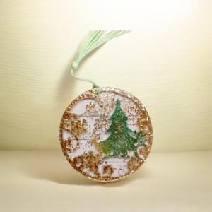 Χριστουγεννιάτικα κρεμαστά στολίδια από υγρό γυαλί