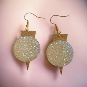 Alternative view of Κρεμαστά σκουλαρίκια από υγρό γυαλί με glitter χρυσό