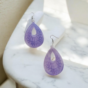 Alternative view of Κρεμαστά σκουλαρίκια από υγρό γυαλί μωβ