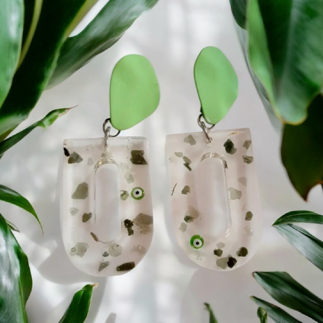 Κρεμαστά χειροποίητα σκουλαρίκια από υγρό γυαλί πράσινο