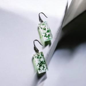 Σκουλαρίκια από υγρό γυαλί με πράσινο φύλλο
