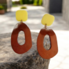 Χειροποίητα κρεμαστά σκουλαρίκια από υγρό γυαλί κίτρινο-καφέ