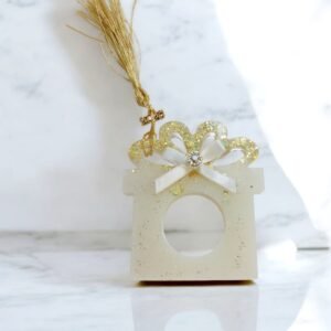 Alternative view of Γούρι χειροποίητο από υγρό γυαλί σε λευκό και χρυσό (Διαλέξτε οτι χρώμα επιθυμείτε στα σχόλια παραγγελιας)