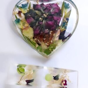 Alternative view of Καρδιά με αποξηραμένα λουλούδια από υγρό γυαλί