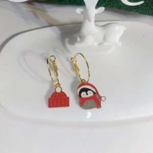 Alternative view of Σκουλαρίκια Κρεμαστά Χριστουγεννιάτικα με κρίκους, Πιγκουίνος/Σκούφος