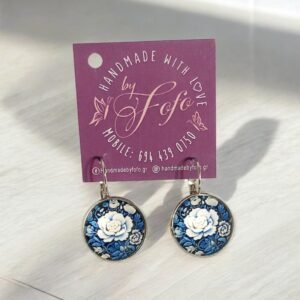 Χειροποίητα κρεμαστά σκουλαρίκια ασημένια μίνιμαλ με λουλούδι μπλε σε υγρό γυαλί