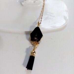 Alternative view of Χειροποίητο κολιέ από υγρό γυαλί σε μαύρο και φύλλα χρυσού