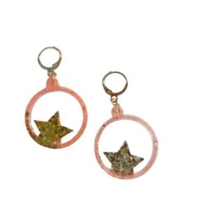 Alternative view of Χειροποίητα χριστουγεννιάτικα σκουλαρίκια από υγρό γυαλί, Χρυσά Αστέρια