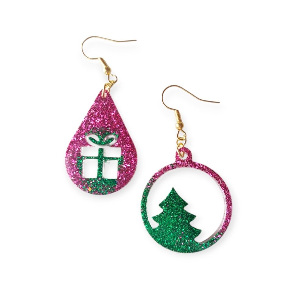 Χειροποίητα χριστουγεννιάτικα σκουλαρίκια από υγρό γυαλί, Ροζ Δώρο/Πράσινο Δέντρο - Image 3