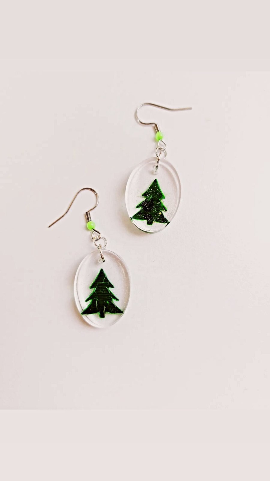 Χειροποίητα χριστουγεννιάτικα σκουλαρίκια από υγρό γυαλί, Έλατο - Image 2