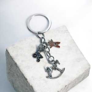 Μπρελόκ ασημένιο με αλογάκι, καροτσάκι και παιδάκι