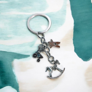 Alternative view of Μπρελόκ ασημένιο με αλογάκι, καροτσάκι και παιδάκι