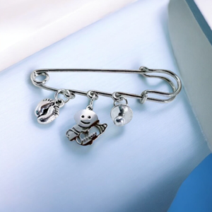 Alternative view of Χειροποίητη ασημένια παραμάνα με στοιχεία: πατουσάκια, πιπίλα και μωράκι με μπιμπερό