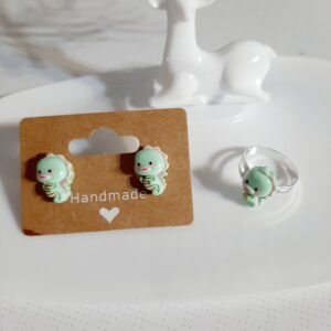 Alternative view of Σετ παιδικό: σκουλαρίκια και δαχτυλίδι ιππόκαμπος