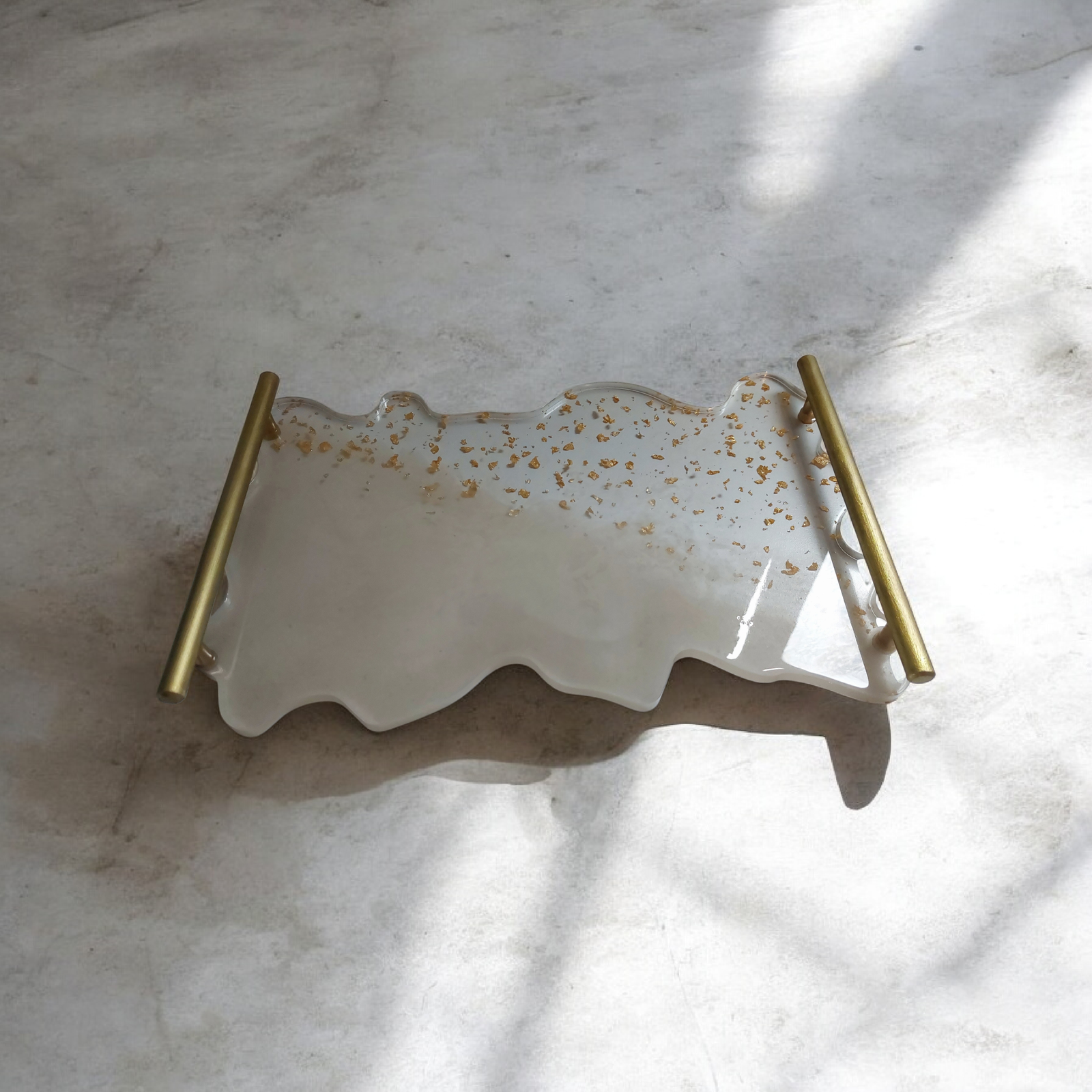 Χειροποίητος δίσκος από υγρό γυαλί σε χρώμα ιβουάρ και φύλλα χρυσού - Image 3