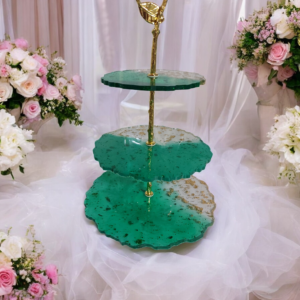 Τριώροφη ορντερβιέρα από υγρό  γυαλί σμαραγδί και φύλλα χρυσού