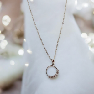 Κολιέ ασημένιο απο ανοξείδωτο ατσάλι στεφανάκι με πέτρες