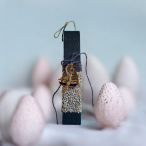 Alternative view of Χειροποίητη λαμπάδα τετράγωνη μπλε με βότσαλα και καραβάκι