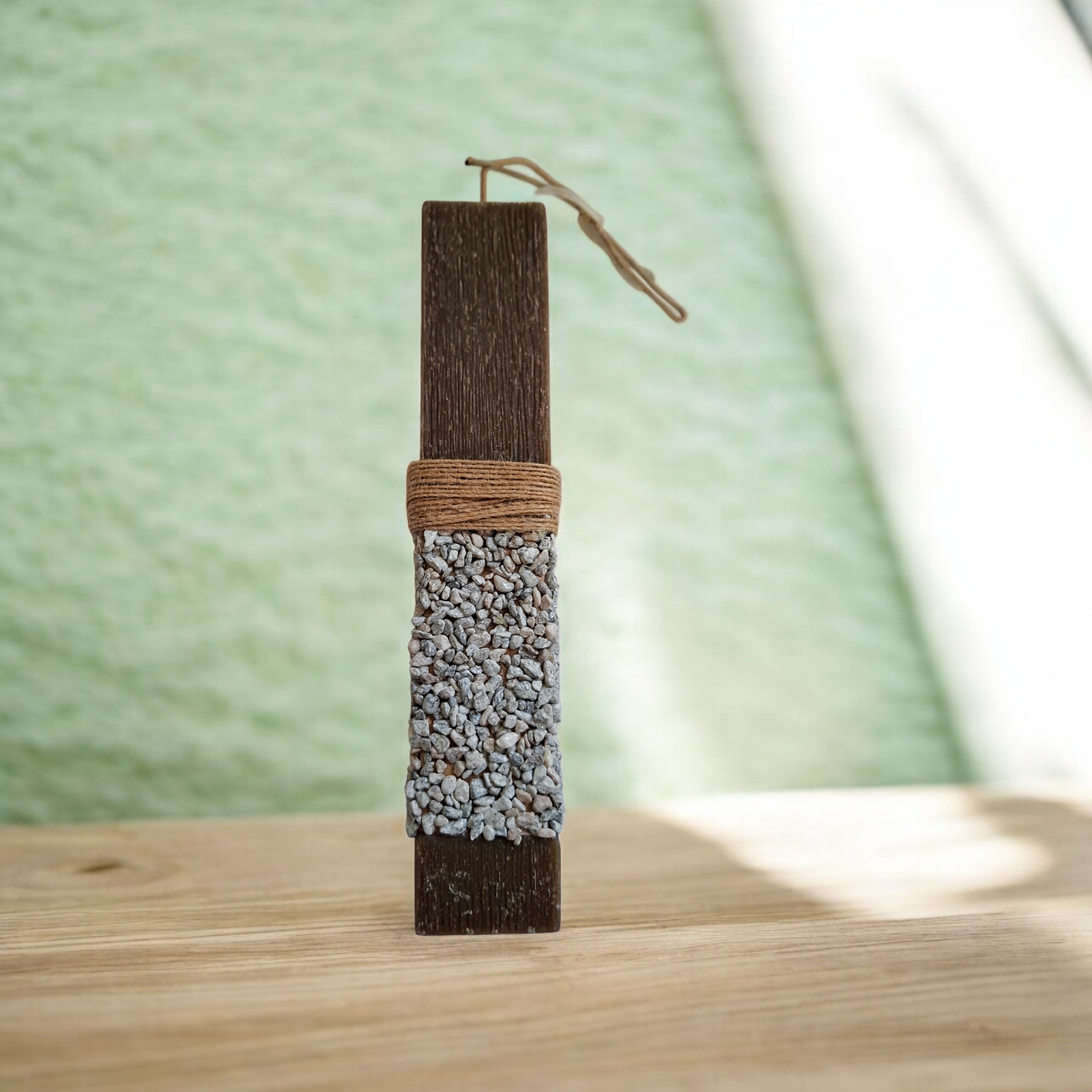 Χειροποίητη λαμπάδα τετράγωνη καφέ με βότσαλα - Image 2