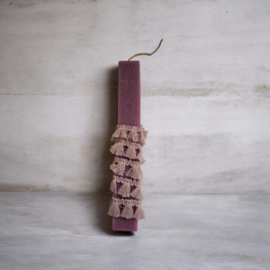 Alternative view of Χειροποίητη λαμπάδα τετράγωνη μωβ με φούντες