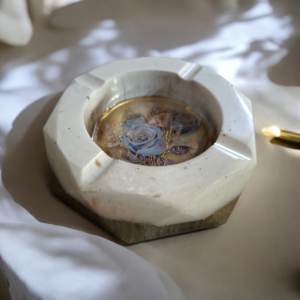 Σταχτοδοχείο από υγρό γυαλί στρογγυλό λευκό με εφέ μάρμαρου