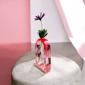 Χειροποίητο οβάλ βάζο από υγρό γυαλί κόκκινο με αποξηραμένα λουλούδια