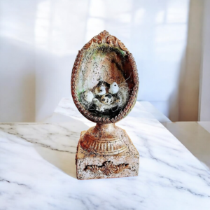 Κεραμικό αυγό φωλιά σε βάση