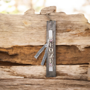 Λαμπάδα χειροποίητη σε ξύλινη βάση