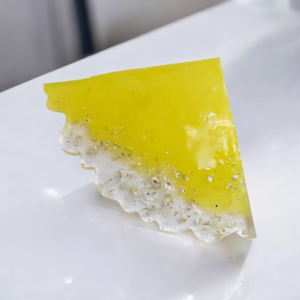 Alternative view of Χειροποίητα σουβερ σετ απο υγρο γυαλί κιτρινο  με φυλλα ασημι