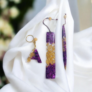 Σετ στυλό σελιδοδείκτης και μπρελόκ μονόγραμμα ή σκουλαρίκια από υγρό γυαλί