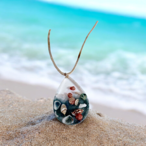 Alternative view of Κολιέ απο υγρό γυαλί με κοχύλια