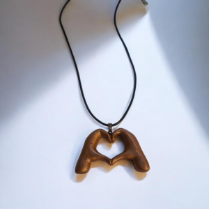 Alternative view of Χειροποίητο κολιέ από υγρό γυαλί χέρι καρδιά